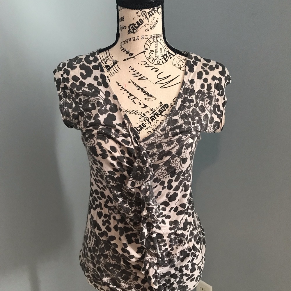 Sleeveless blouse